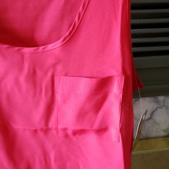 NEW Tank, medium great layering - Picture 2 of 3